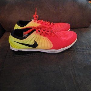 Ladies Nike Tennis Shoes
